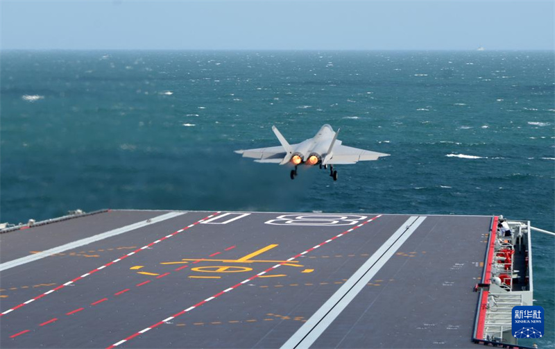 Formação do porta-aviões Fujian realiza primeiro treinamento real em alto-mar