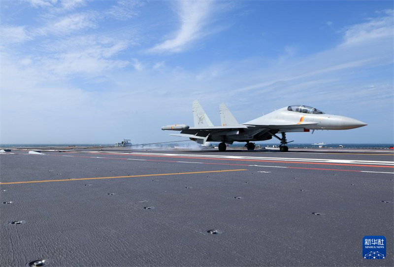 Formação do porta-aviões Fujian realiza primeiro treinamento real em alto-mar