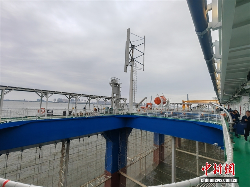 Primeiro navio de criação inteligente de peixes em mar profundo do mundo entra em operação em Guangdong
