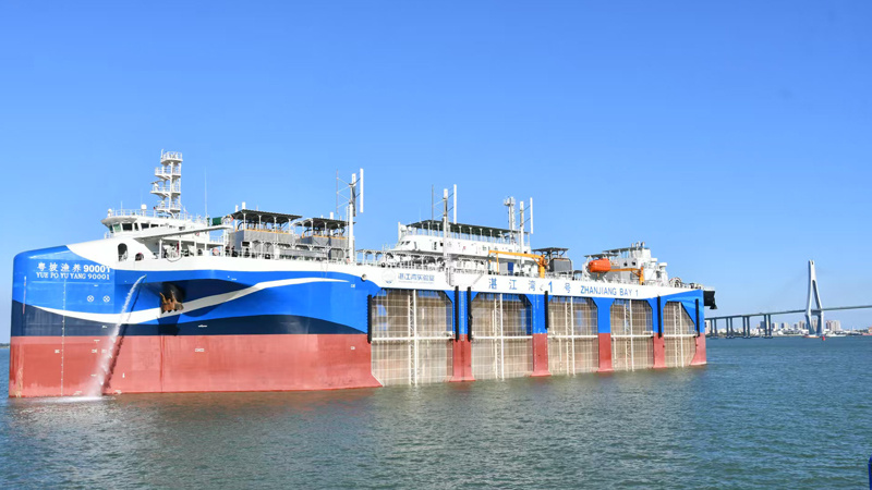 Primeiro navio de criação inteligente de peixes em mar profundo do mundo entra em operação em Guangdong