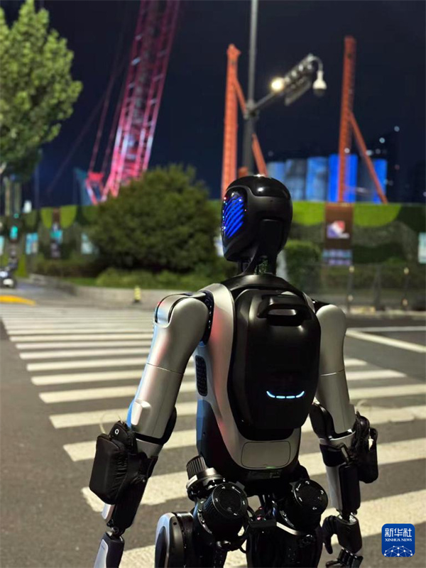 Robô humanoide estabelece recorde mundial do Guinness para caminhada interprovincial