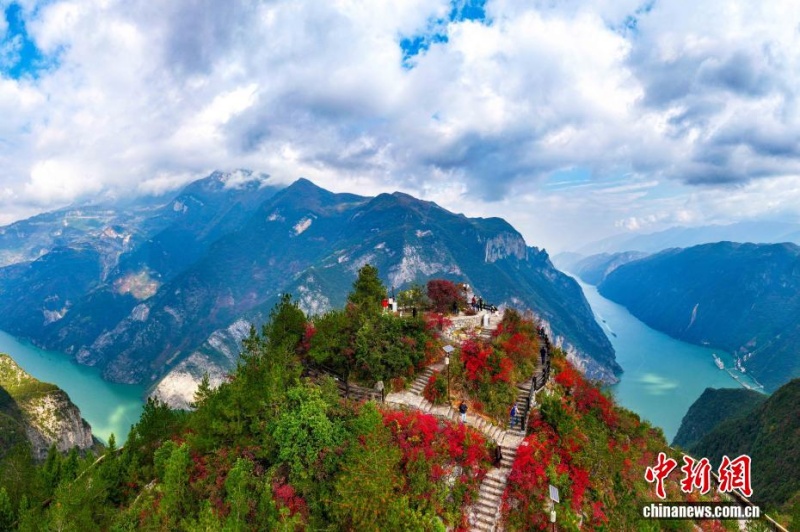 Montanhas rubras nas Três Gargantas: o espetáculo das folhas de Wushan