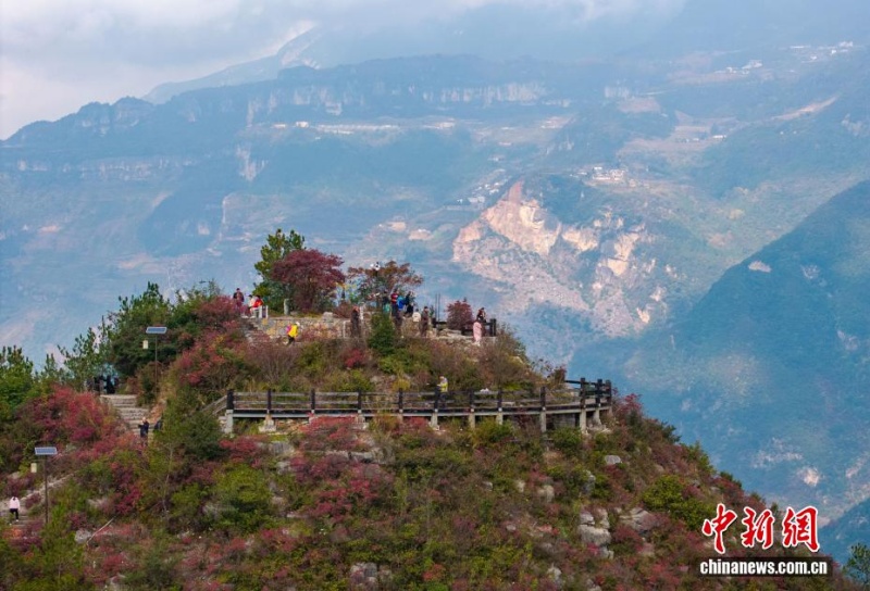 Montanhas rubras nas Três Gargantas: o espetáculo das folhas de Wushan