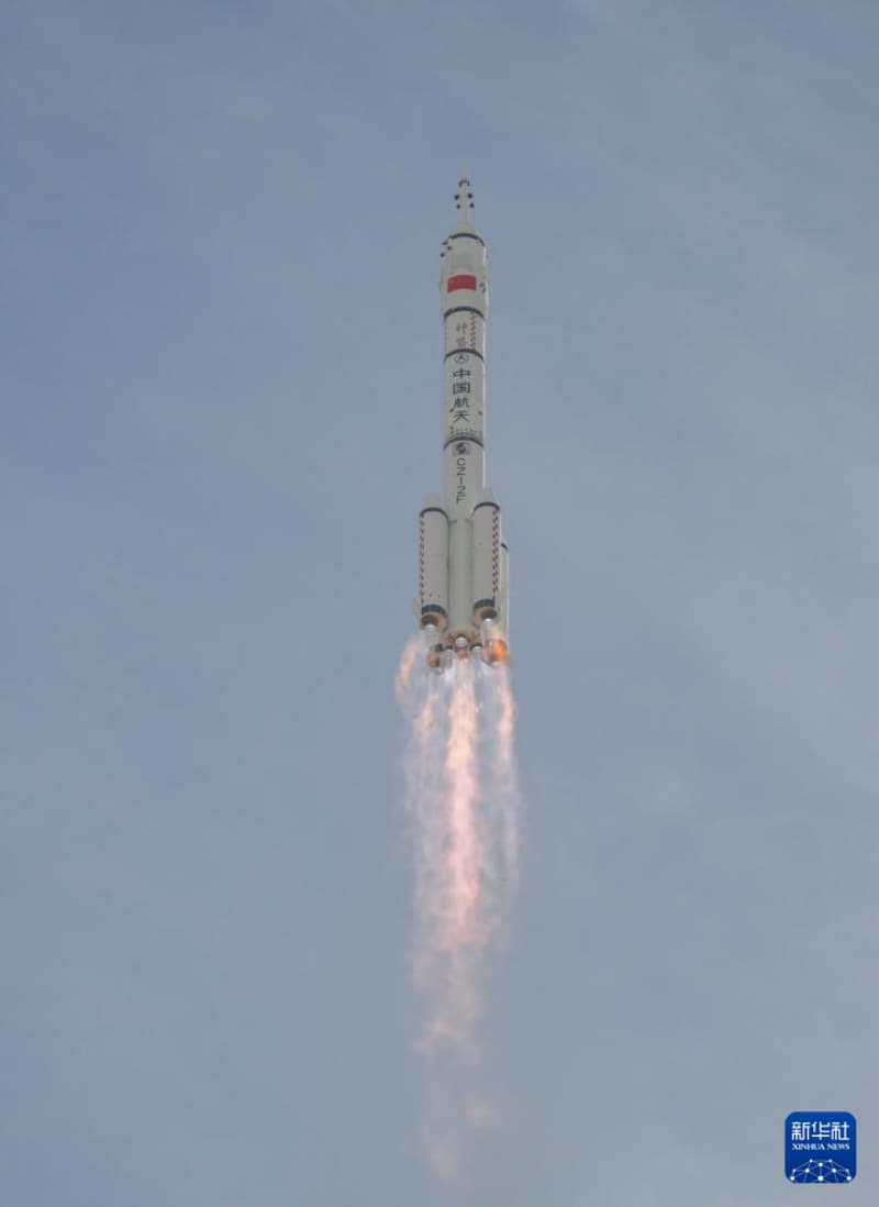 China lança nave espacial Shenzhou-22