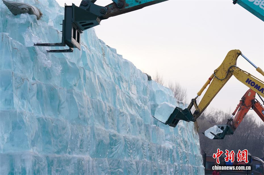 27º Harbin Ice and Snow World arranca com a utilização de 200 mil metros cúbicos de gelo armazenado
