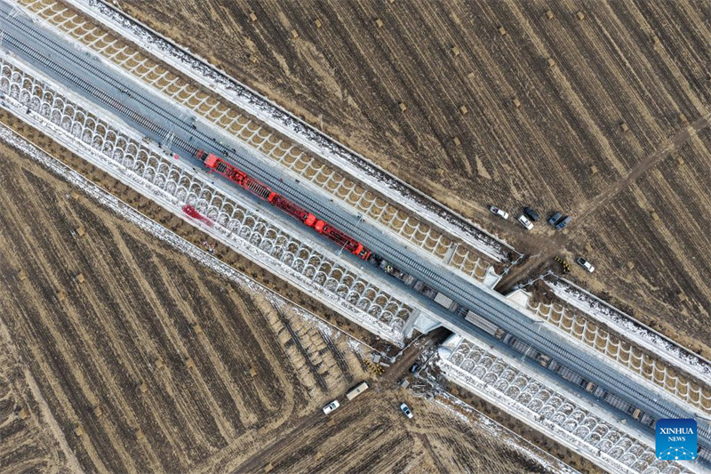 Instalação de trilhos da ferrovia de alta velocidade Harbin-Yichun foi concluída
