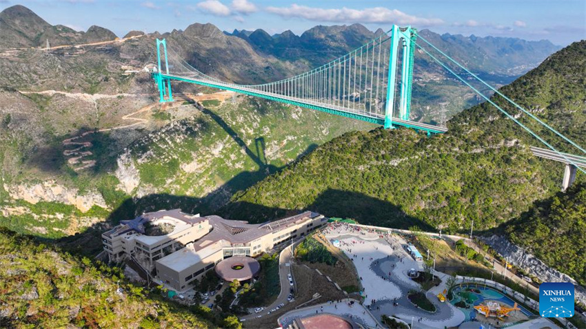 Guizhou: ponte mais alta do mundo leva o turismo local a novos patamares