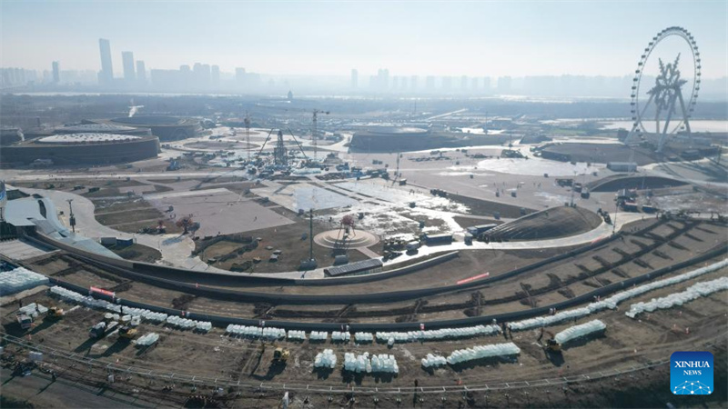 Construção de gelo foi iniciada no maior parque de gelo e neve do mundo
