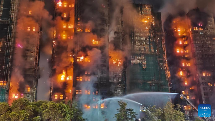 Incêndio em área residencial de Hong Kong é gradualmente controlado: Chefe do Executivo da RAEHK