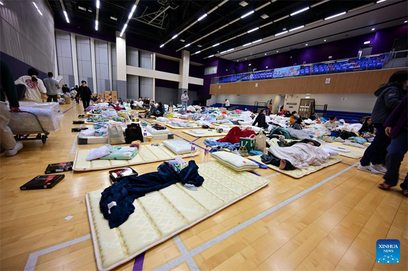 Polícia de Hong Kong prende 3 suspeitos de incêndio em área residencial