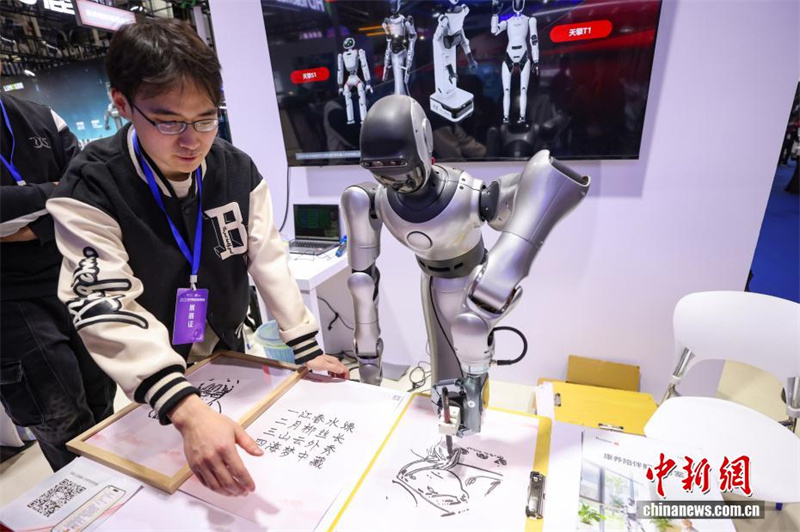 Exposição Mundial de Manufatura Inteligente de 2025 inaugurada em Nanjing com infinidade de robôs