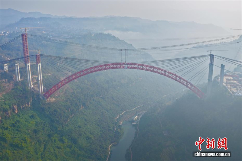Chongqing: terminada construção do arco da ponte de aço com maior vão do mundo