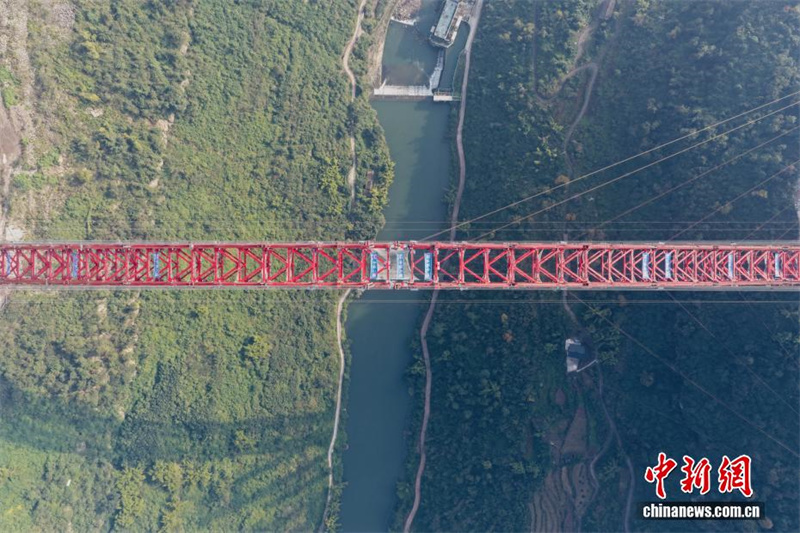 Chongqing: terminada construção do arco da ponte de aço com maior vão do mundo