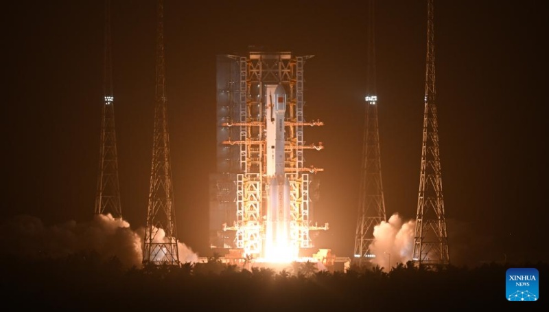 China lança novo satélite no espaço