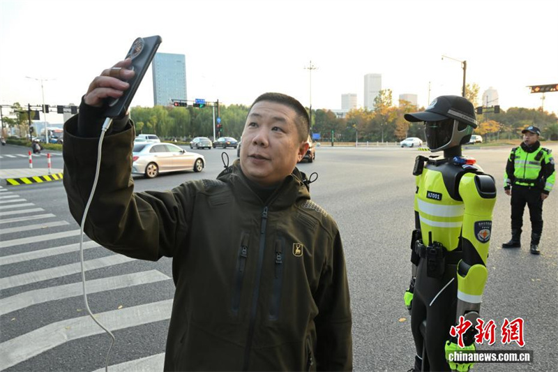 Hangzhou estreia primeiro agente de trânsito de IA