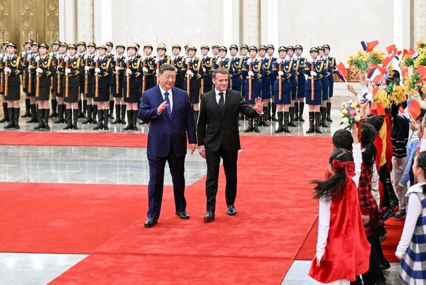 Xi Jinping mantém conversas com Macron e pede maior cooperação em múltiplas áreas