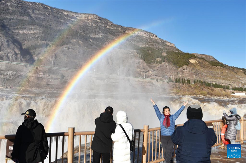 Galeria: arco-íris duplo visto sobre a cachoeira de Hukou em Jixian, Shanxi