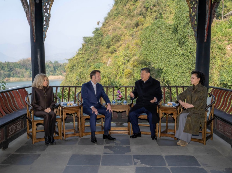 Xi Jinping e Macron realizam reunião informal na província chinesa de Sichuan
