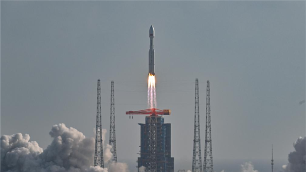 Foguete chinês Longa Marcha-8A envia novo grupo de satélites de internet para o espaço