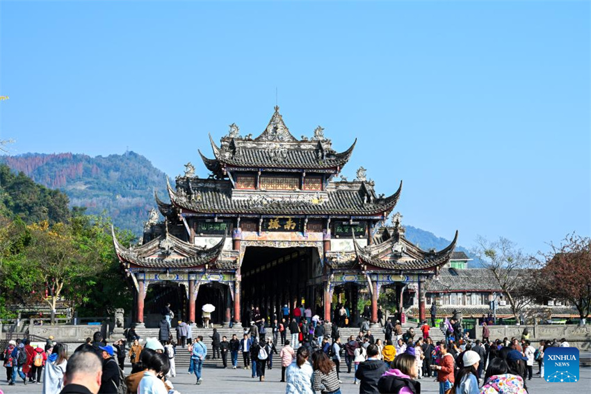 Visão detalhada do sistema de irrigação de Dujiangyan em Chengdu, China