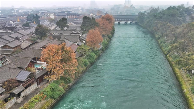 Visão detalhada do sistema de irrigação de Dujiangyan em Chengdu, China