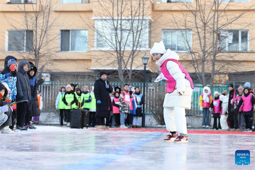 Heilongjiang leva esportes de gelo e neve para ambiente escolar