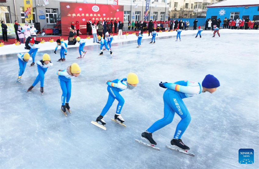 Heilongjiang leva esportes de gelo e neve para ambiente escolar