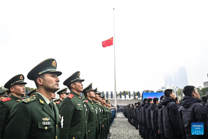 China realiza cerimônia memorial nacional pelas vítimas do Massacre de Nanjing, pedindo que a história seja lembrada