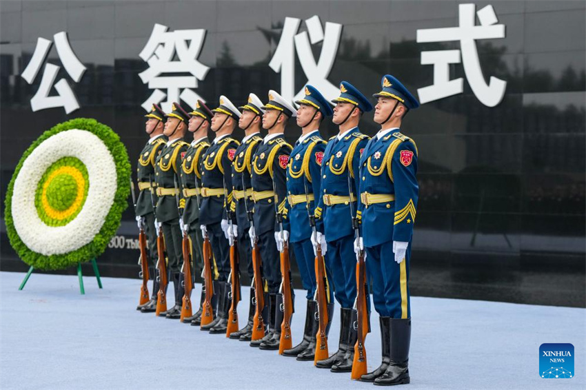 China realiza cerimônia memorial nacional pelas vítimas do Massacre de Nanjing, pedindo que a história seja lembrada