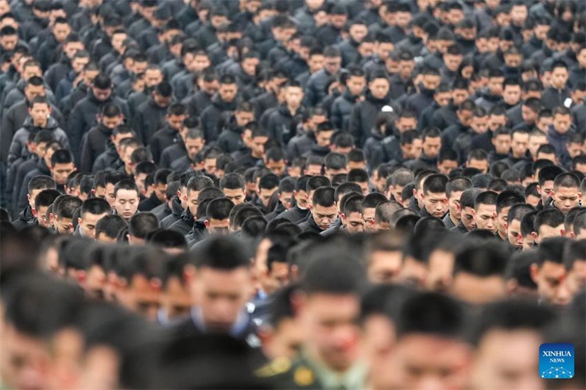 China realiza cerimônia memorial nacional pelas vítimas do Massacre de Nanjing, pedindo que a história seja lembrada