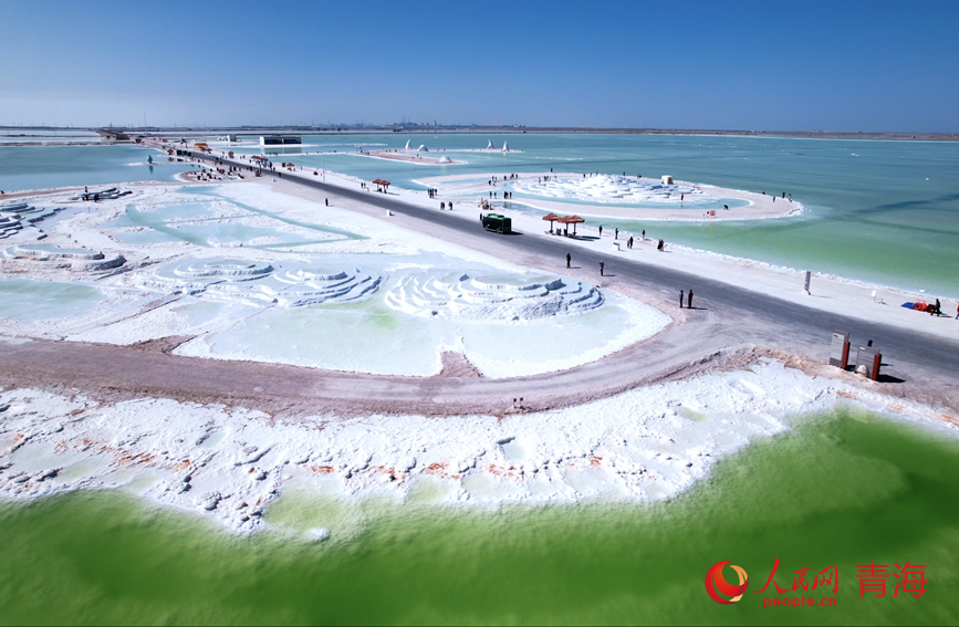 Turismo de inverno registra recorde no lago salgado de Qarhan, noroeste da China
