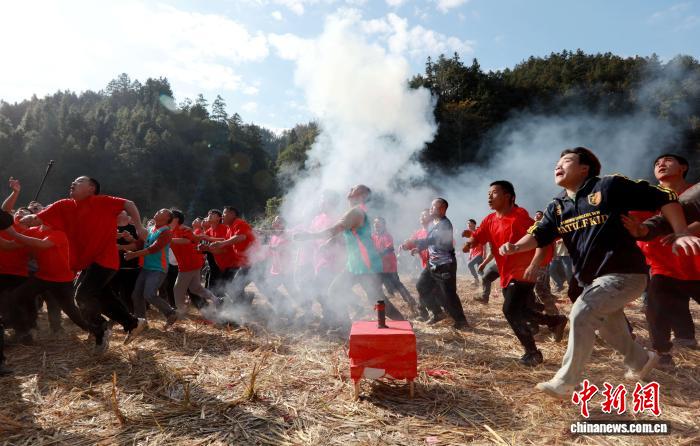 Sanjiang realiza tradicional festival étnico 