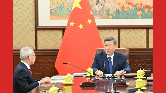 Xi Jinping ouve relatório do chefe do Executivo da RAEM