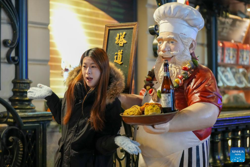 Galeria: Turistas visitam Rua Central em Harbin, no nordeste da China