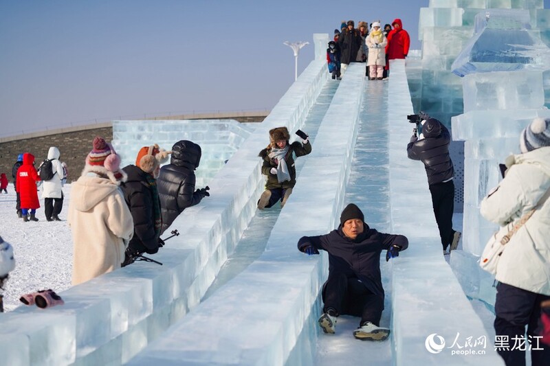 27ª edição do Mundo de Gelo e Neve de Harbin é oficialmente inaugurada