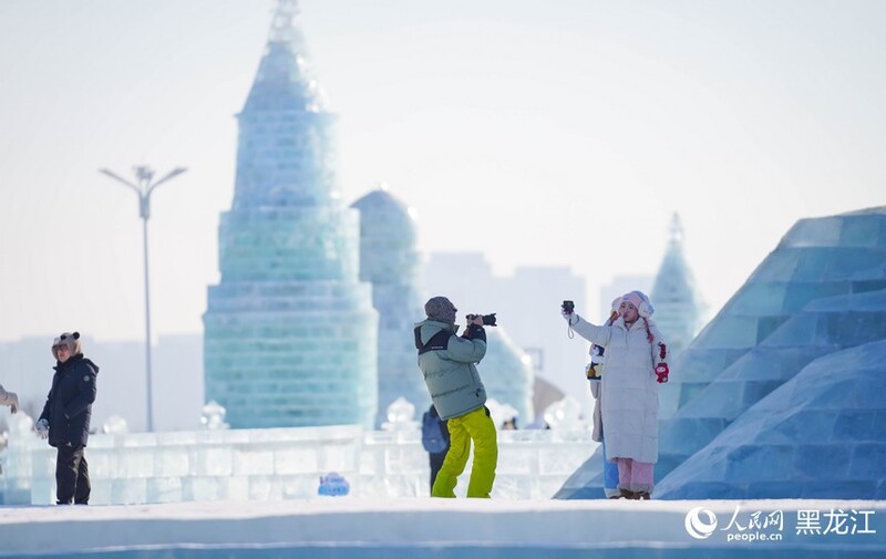 27ª edição do Mundo de Gelo e Neve de Harbin é oficialmente inaugurada