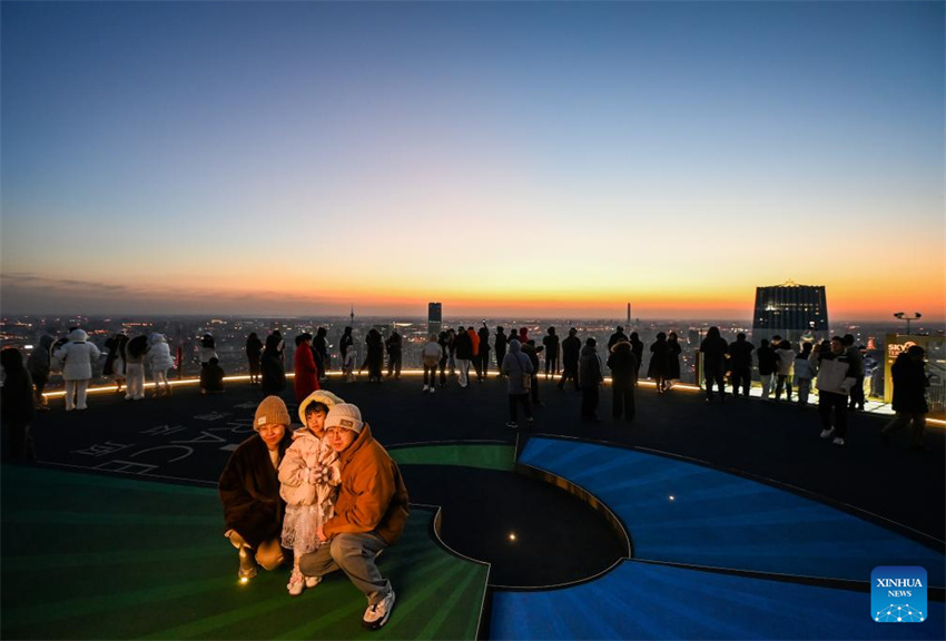 Recém-inaugurado mirante oferece vista panorâmica da cidade de Tianjin