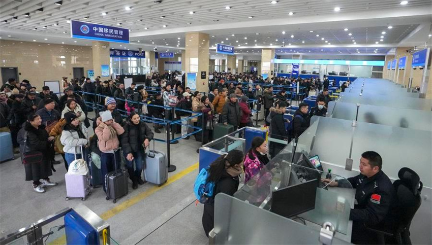 Porto fronteiriço entre China e Mongólia registra aumento no tráfego transfronteiriço