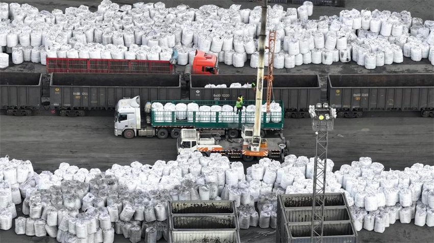 Porto fronteiriço entre China e Mongólia registra aumento no tráfego transfronteiriço