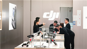 DJI "decepcionada" com decisão dos EUA de bloquear autorizações para drones importadosA gigante chinesa de drones DJI expressou sua decepção nesta terça-feira com a decisão da Comissão Federal de Comunicações dos EUA (FCC) de adicionar drones fabricados no exterior à "Lista Coberta".
