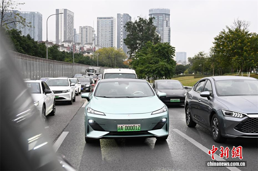Primeiro veículo de condução autônoma de nível L3 da China entra em circulação em Chongqing