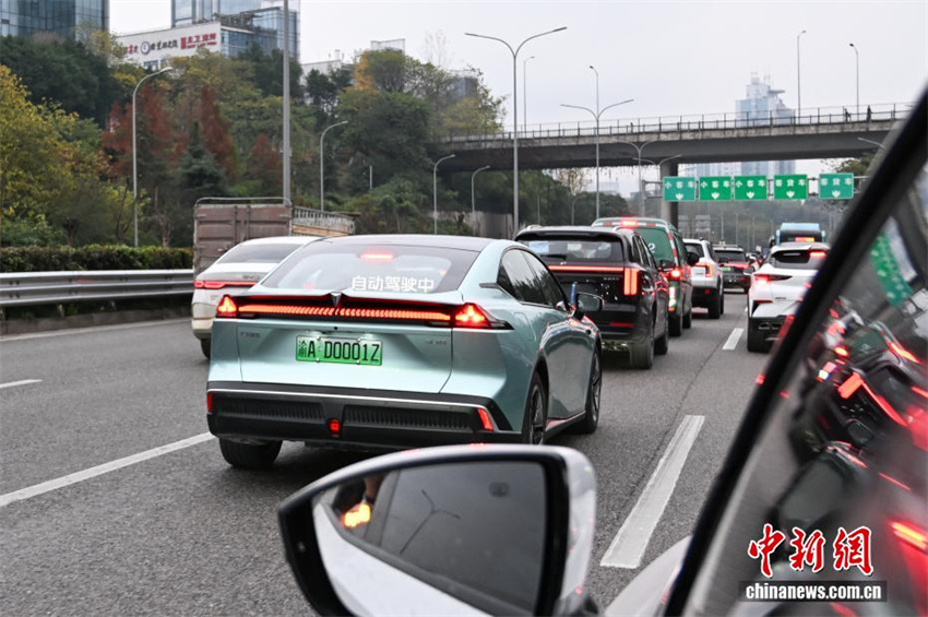 Primeiro veículo de condução autônoma de nível L3 da China entra em circulação em Chongqing