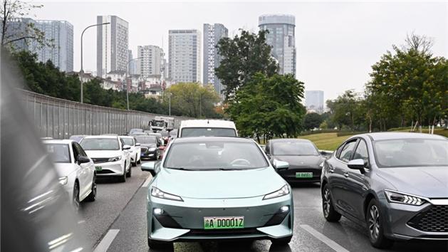 Primeiro veículo de condução autônoma de nível L3 da China entra em circulação em Chongqing