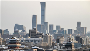 Beijing flexibiliza restrições à compra de imóveis para não residentesBeijing divulgou um novo pacote de medidas para flexibilizar as restrições à compra de imóveis para famílias não residentes e apoiar famílias com vários filhos na aquisição de imóveis, com vigência a partir desta quarta-feira.