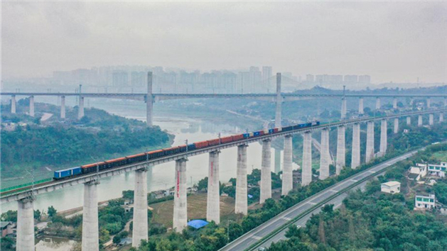 Extensão ferroviária operacional de Sichuan ultrapassa 7.000 quilômetros