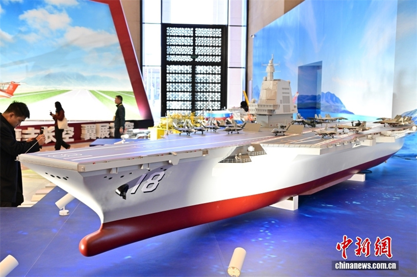 Exposição sobre conquistas da manufatura chinesa no âmbito do 14º Plano Quinquenal é inaugurada em Beijing