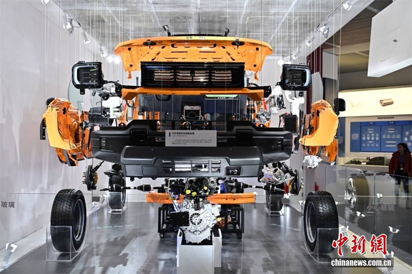 Exposição sobre conquistas da manufatura chinesa no âmbito do 14º Plano Quinquenal é inaugurada em Beijing