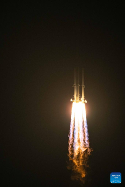 China lança dois novos satélites ao espaço