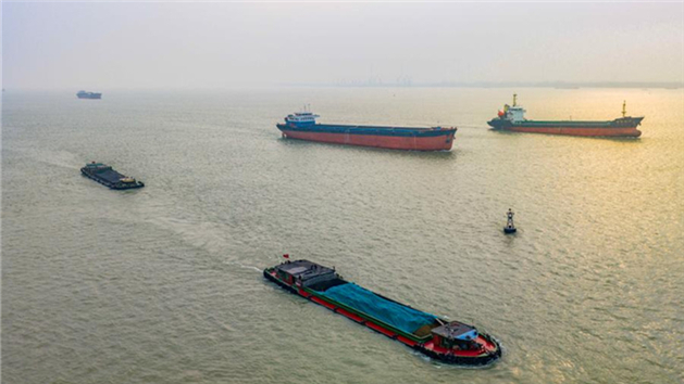 Portos ao longo do rio Yangtze lideram movimentação de carga entre vias navegáveis interiores do mundo