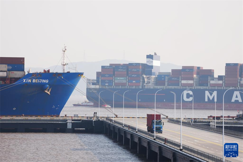 Porto de Ningbo-Zhoushan torna-se primeiro porto do mundo com movimentação anual de carga superior a 1,4 bilhão de toneladas